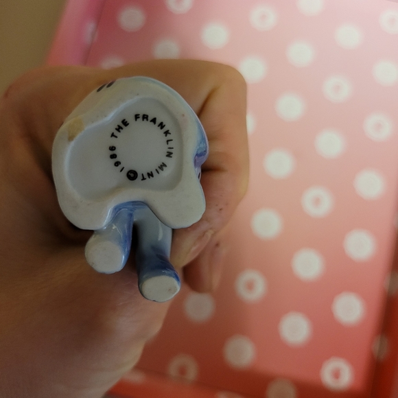 Franklin mint ceramic curio cat Delft figurine - Picture 2 of 5